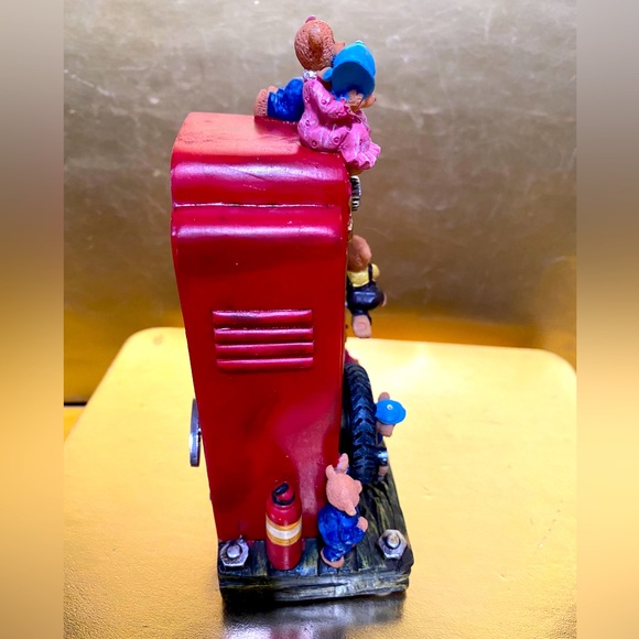 GAS PUMP & BEARS MUSICAL WIND UP DUAL MOVING BEARS REVOLVING TIRE COLLECTIBLE - Picture 15 of 16
